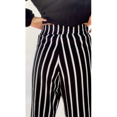 Spodnie w paski New York&Company rozm. M